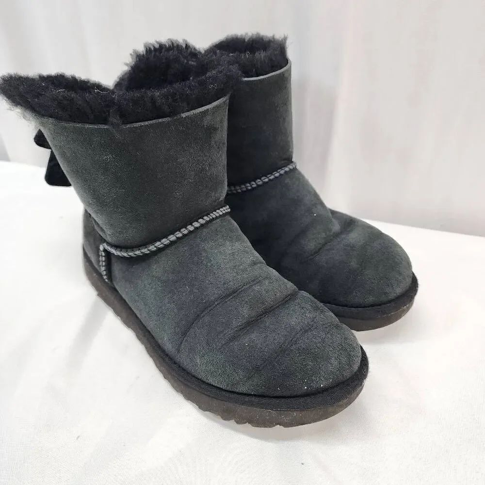 UGG Size 8 Classic Heritage Bow Snow Black Suede Winter Sheepskin Boots Women's